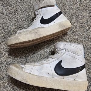 Nike BLAZER MID' 77 Sneakers Youth Kid's Sz 11Y White Black Shoes